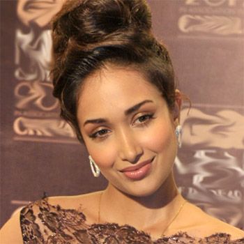 Bollywood Actress Jiah Khan Hanged Herself To Death